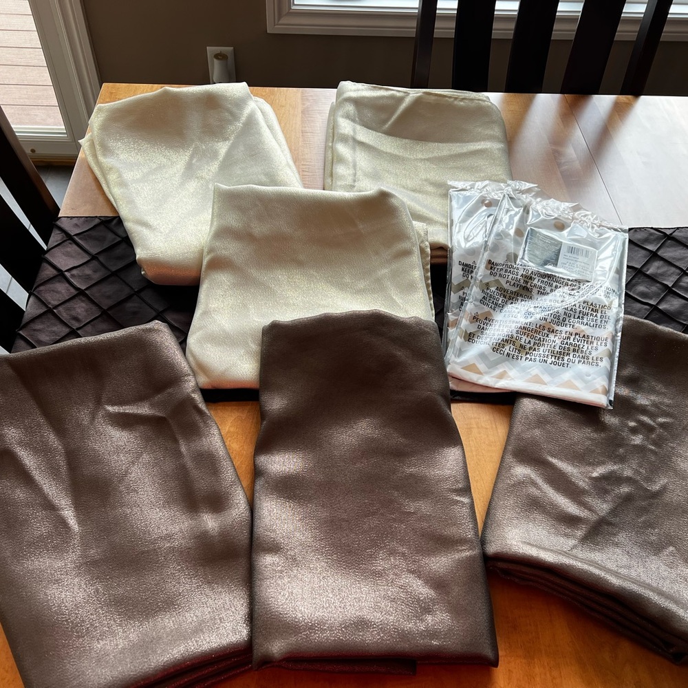 Set of 8 Tableclothes